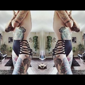 NWT Moldie Goldies Hardtail lace up bottoms